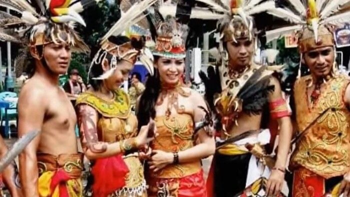  Mengenal Suku Dayak di Kalimantan, Sejarah, Adat Istiadat dan Keunikannya