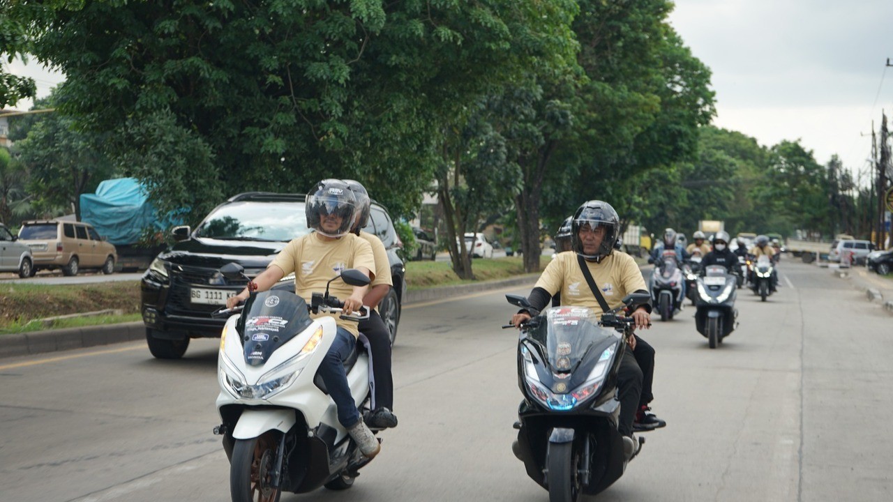 Astra Motor Sumsel Bagikan Tips Berkendara Aman: Pastikan Kaki Selalu Berada di Atas Footstep