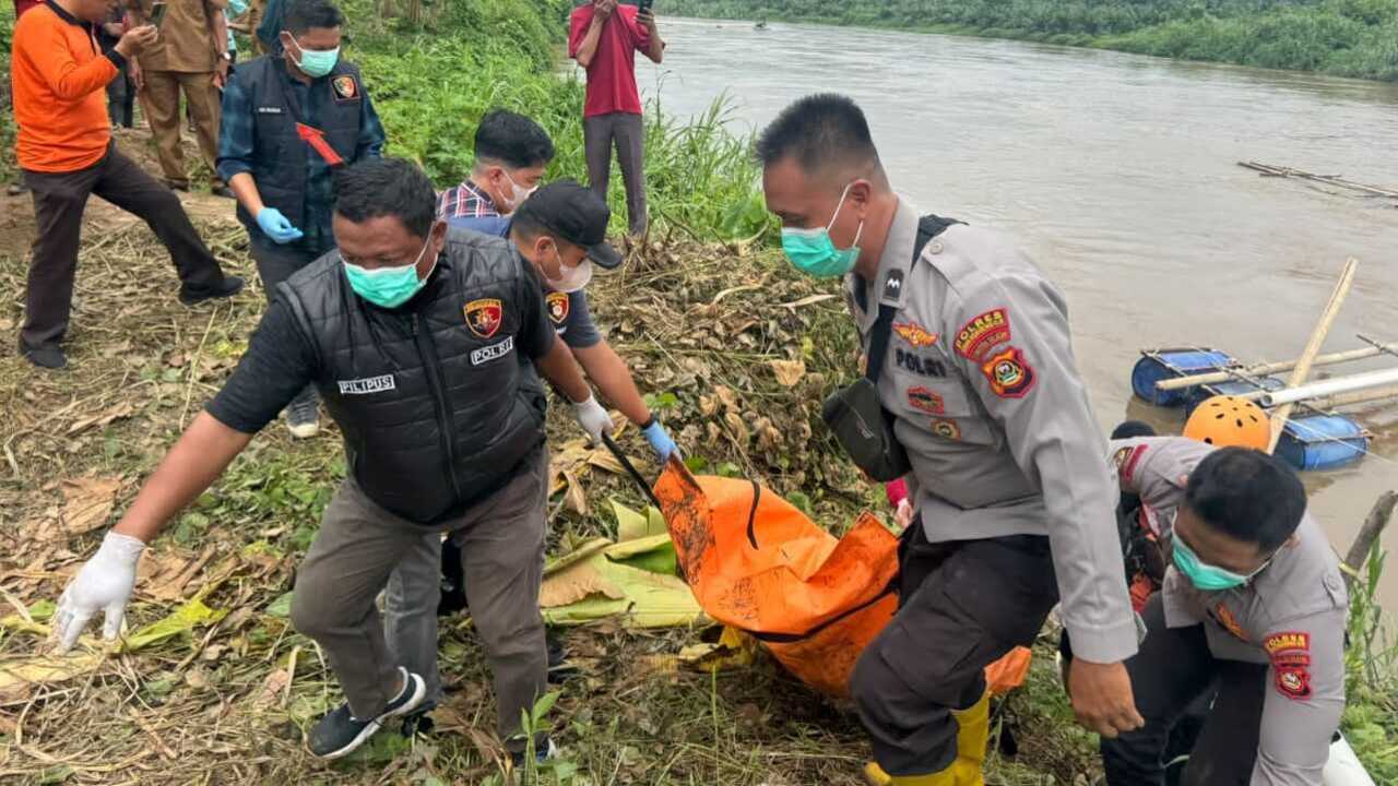 Mayat Laki-laki Ditemukan di Aliran Sungai Komering OKI, Ternyata Warga 5 Ulu Palembang