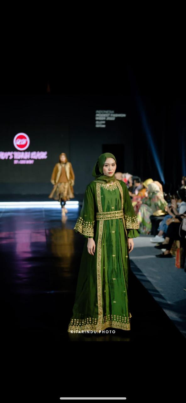 Lina Dedy Desainer Lady's Tenun Klasik Prakarsai Maha Karya Jumputan Songket