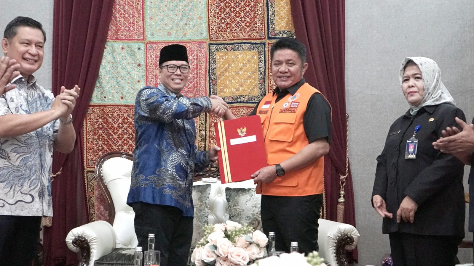 Teddy Kembali Terima SK Perpanjangan Jabatan Pj Bupati OKU dari Gubernur Sumsel