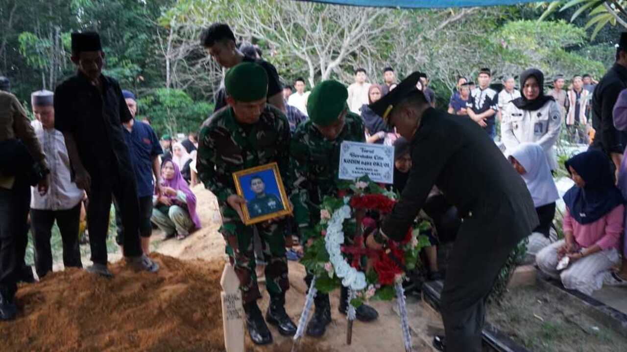 Dandim 0402/OKI Pimpin Upacara Pemakaman Militer Almarhum Kopda Robi Angriawan