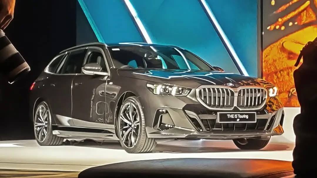 BMW i5 eDrive40 Touring: Kombinasi Elegansi, Performa, dan Ramah Lingkungan.