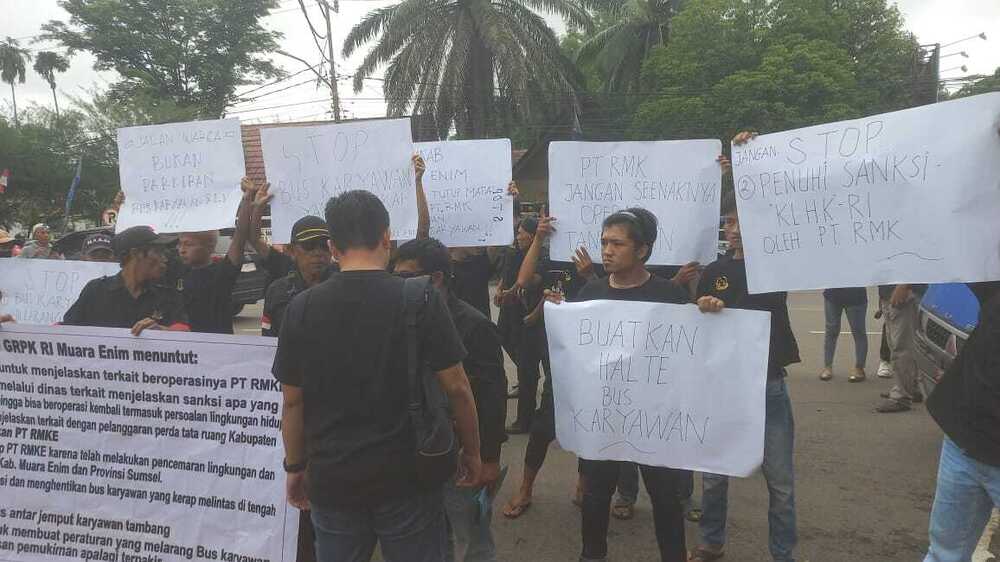Massa GRPKRI Geruduk Pemkab Muara Enim, Tuntut Tutup PT RMKE