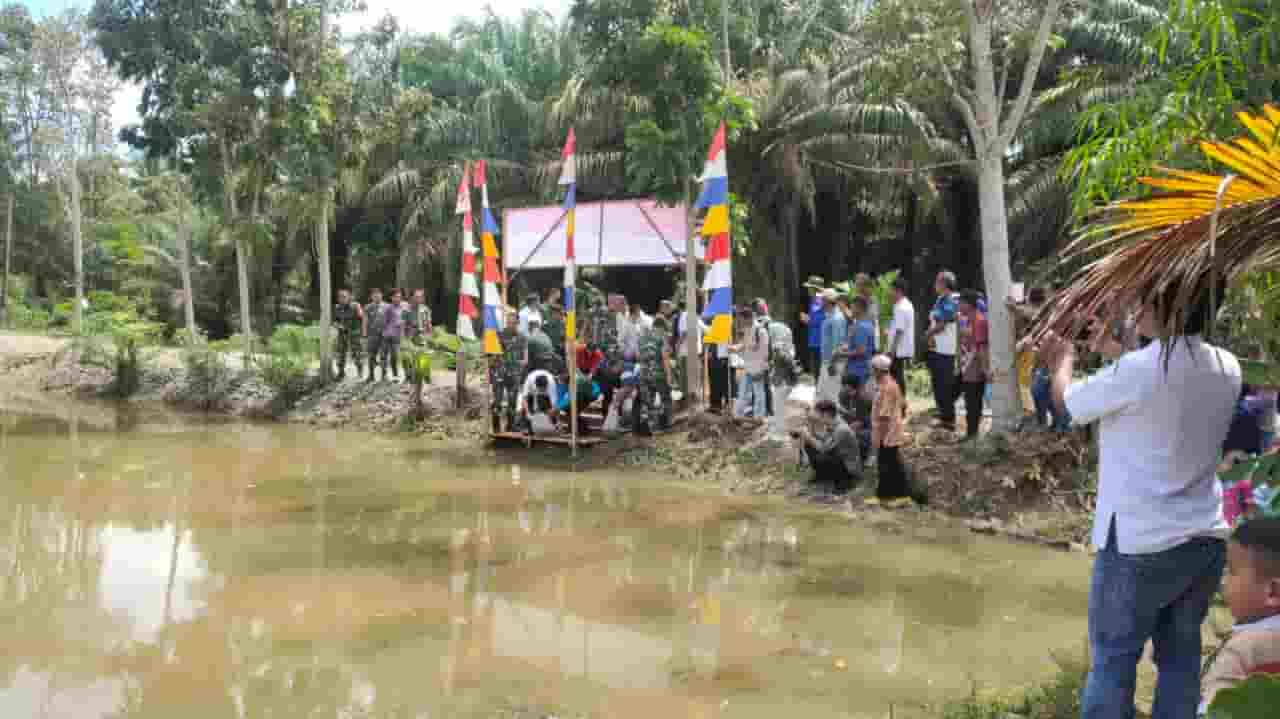 Danrem 044/GAPO Tebar Ribuan Bibit Ikan Nila dan Tinjau Tanaman Jagung