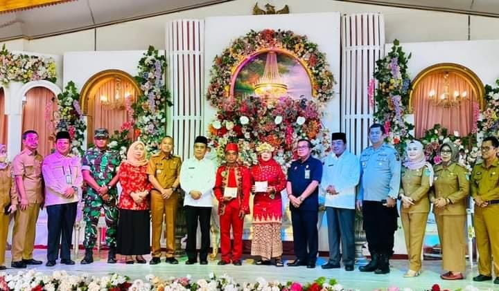Peserta Istbat Nikah Mewarnai Perayaan HUT 2 Dekade Kabupaten Ogan Ilir, Pakai Baju Pengantin Layaknya Raja da