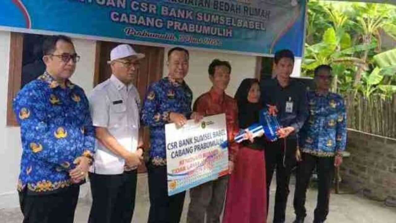 Wujud Nyata Dukungan terhadap Program Pemkot, Bank Sumsel Babel Prabumulih Serahkan Rumah Layak Huni 
