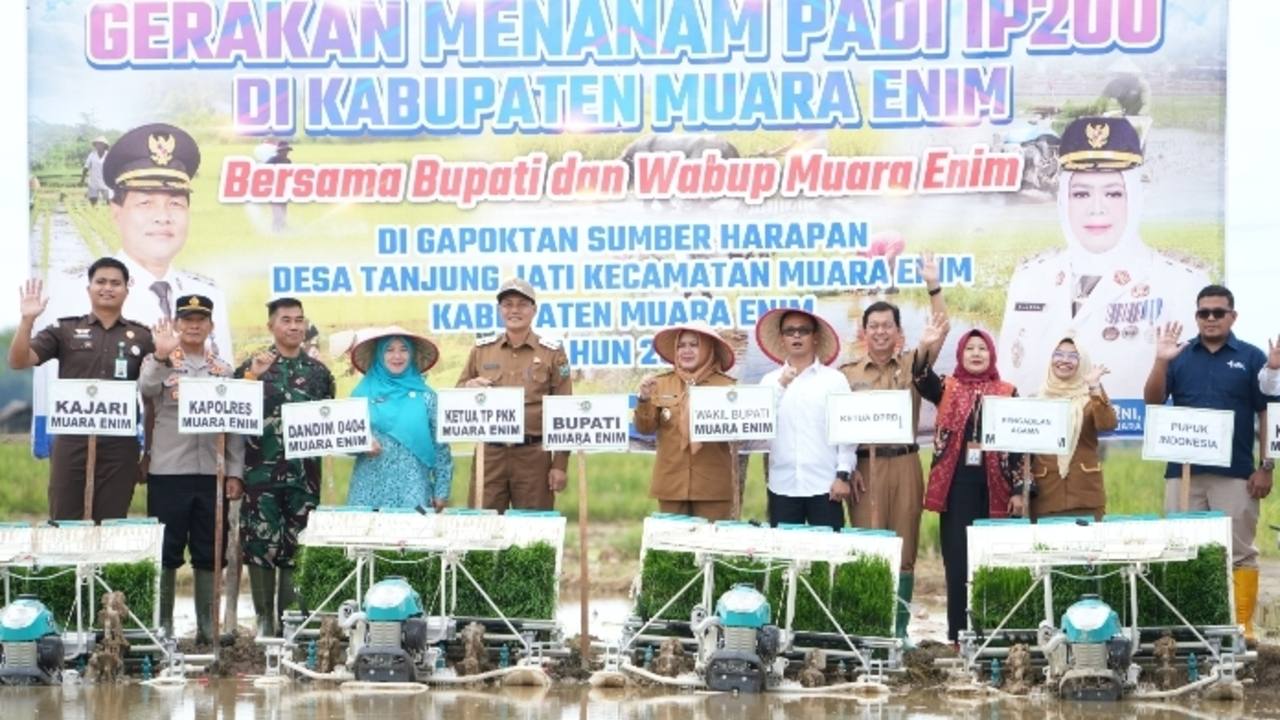 Pemkab Muara Enim Luncurkan Program Pupuk Murah dan Tanam Padi IP200