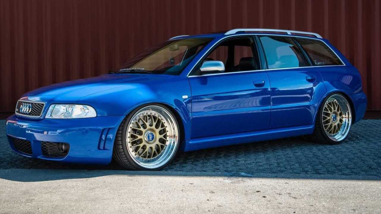 2001 Audi RS4 Avant: Kombinasi Brutal Antara Kepraktisan dan Performa Tinggi.
