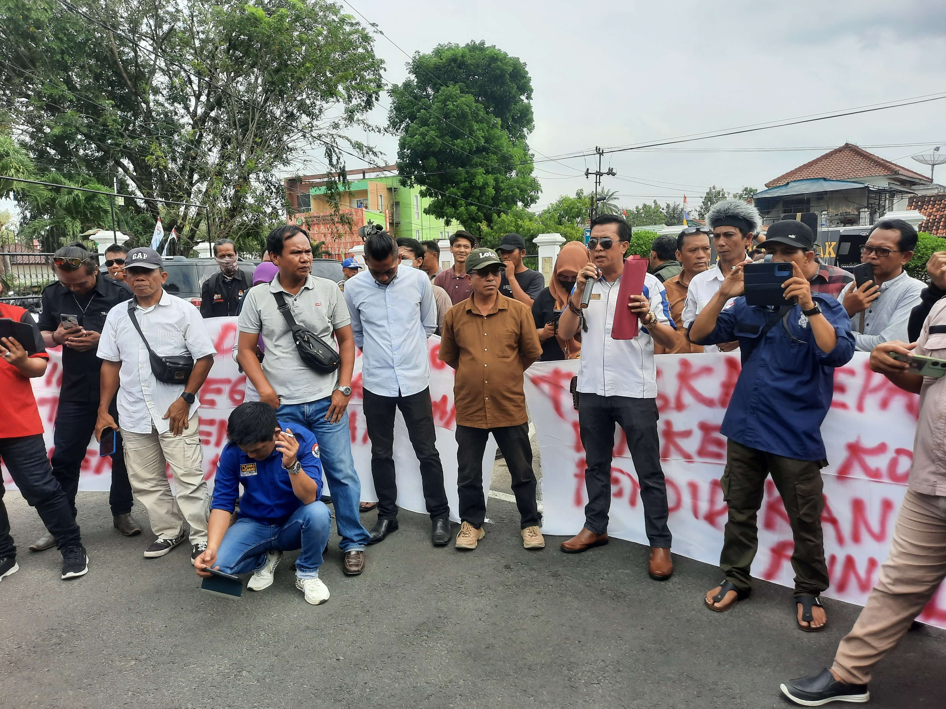 Desak Copot Kepsek dan Ketua Komite MAN 1 OKU