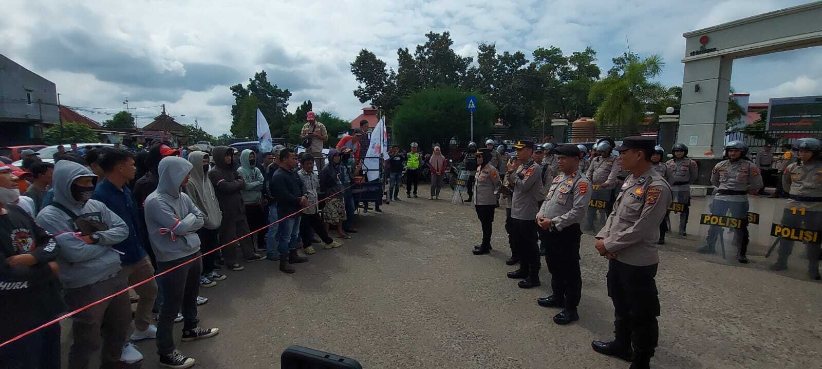 Pertamina Hulu Rokan Zona 4 Dikepung Pengunjuk Rasa