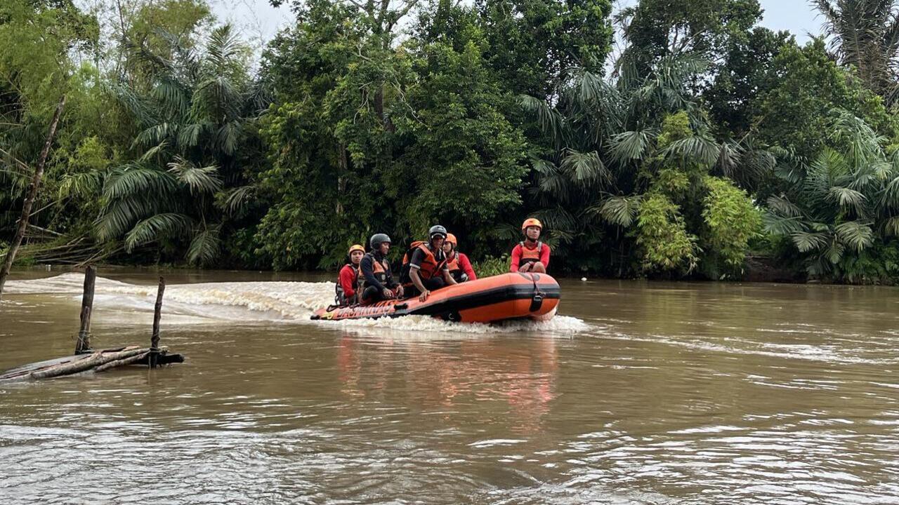 Pencarian Riski Terus Berlanjut, Tim SAR Perluas Radius Hingga 30 km