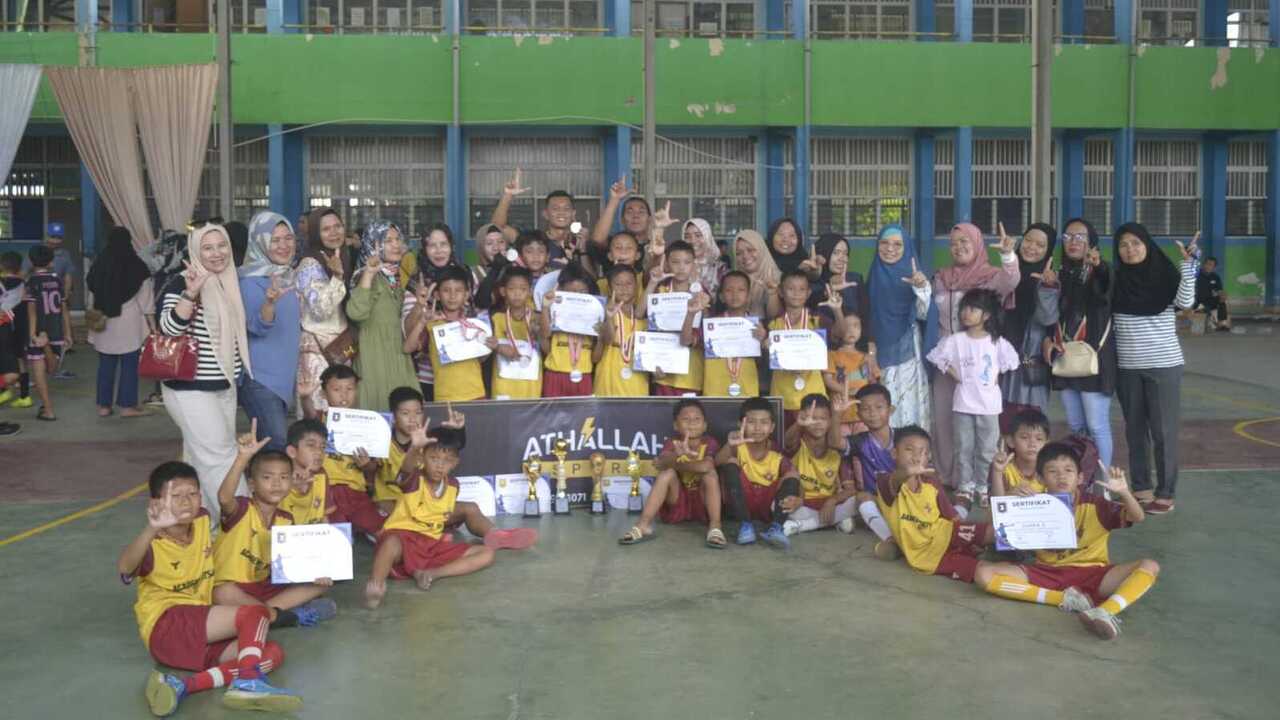 Tim Futsal Laskar Simpang Dogan Kembali Sabet Piala di Dua Turnamen Kota Palembang — Coach Fredy Martha Raih G