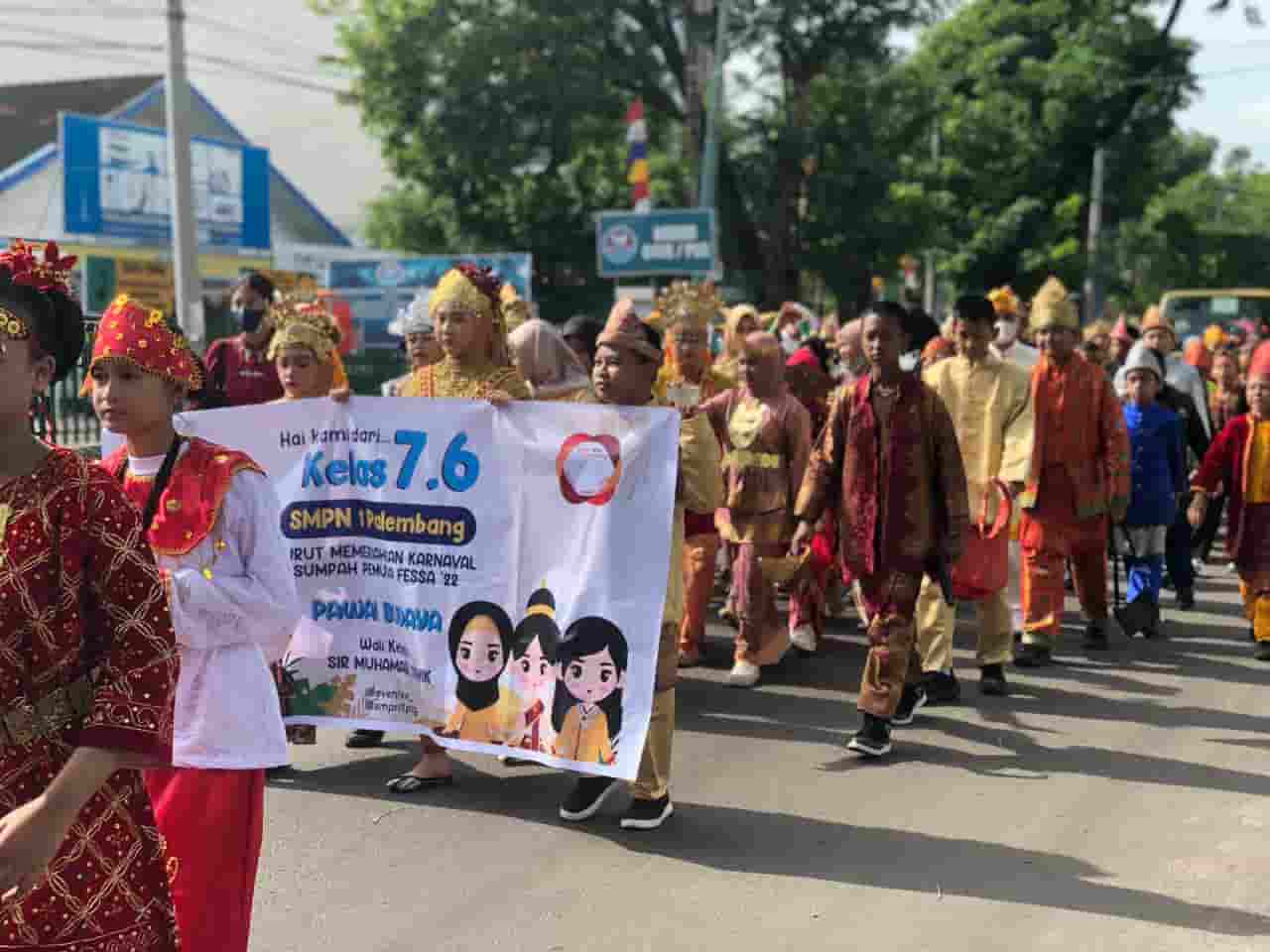 Jelang Hari Sumpah Pemuda SMPN 1 Palembang Gelar Karnaval