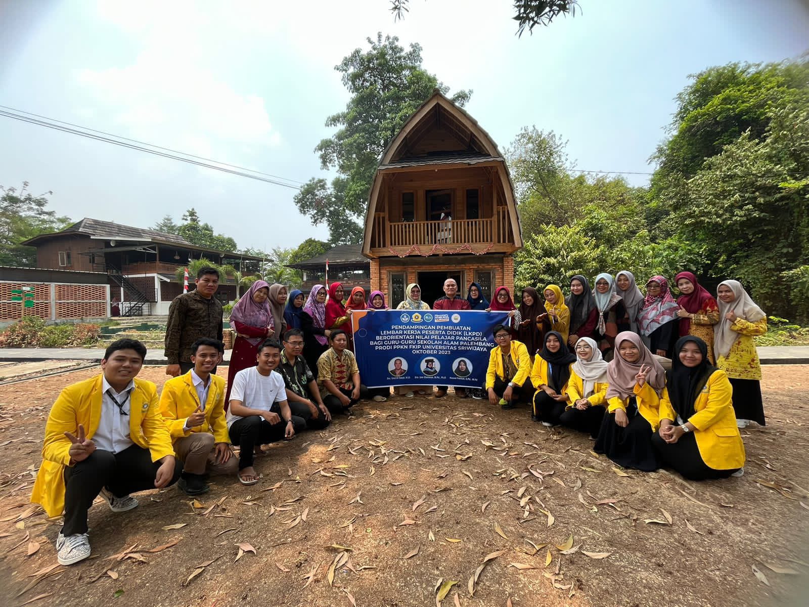 Dosen PPKn FKIP Unsri Beri Pendampingan ke Guru-Guru Sekolah Alam Palembang