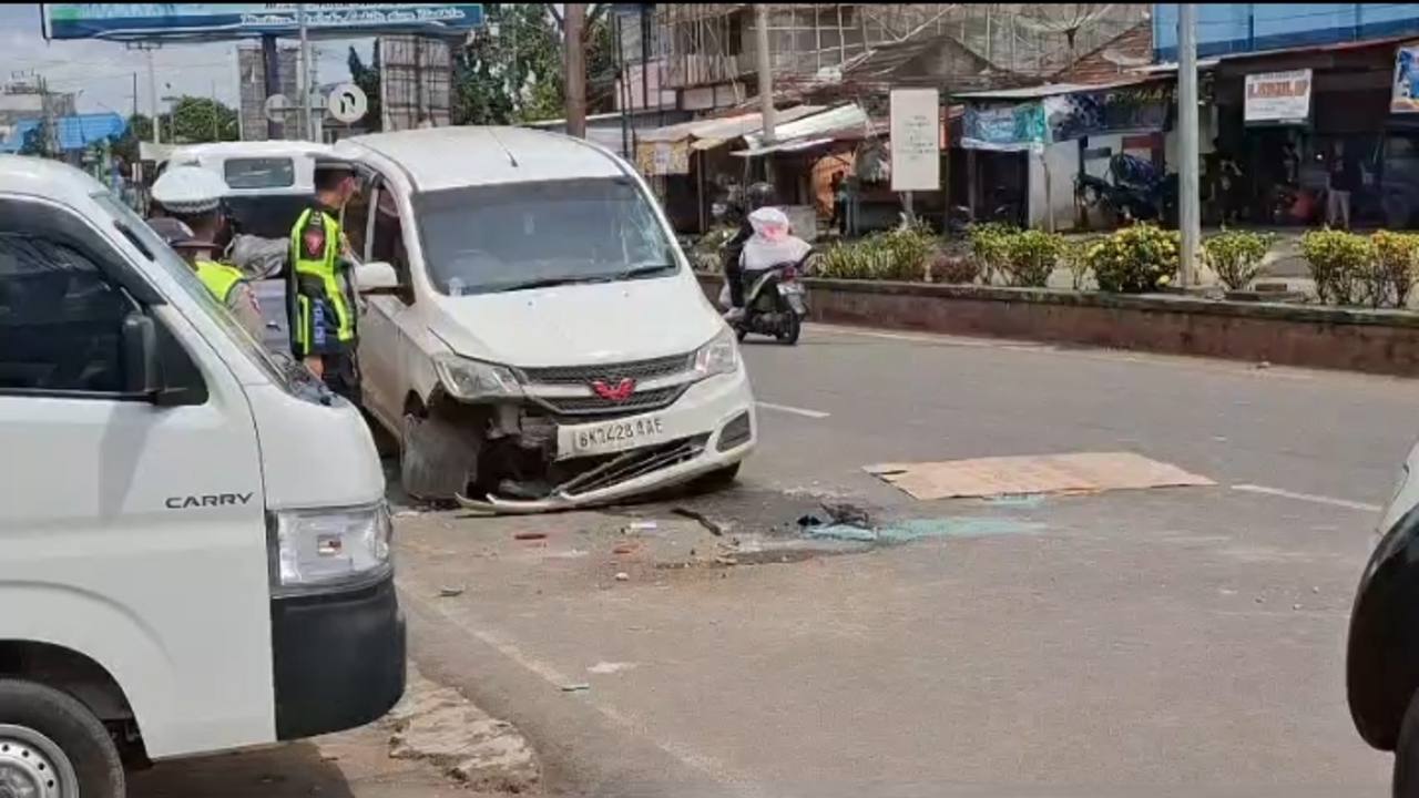 Tabrak Median Jalan, Pengemudi Wuling Putih BK 1428 AAE Meninggal  Ditempat