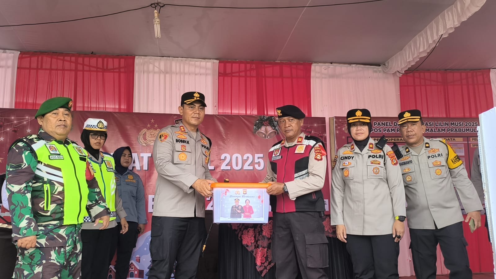 Pastikan Keamanan Nataru, Kapolres Prabumulih Lakukan Pengecekan Pos Pengamanan Operasi Lilin Musi 2025