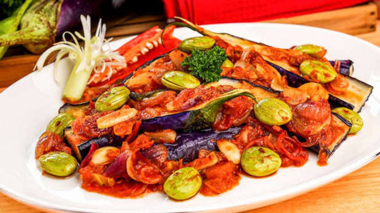 Tumis Terong Balado Campur Pete, Hidangan Pedas yang Menggugah Selera