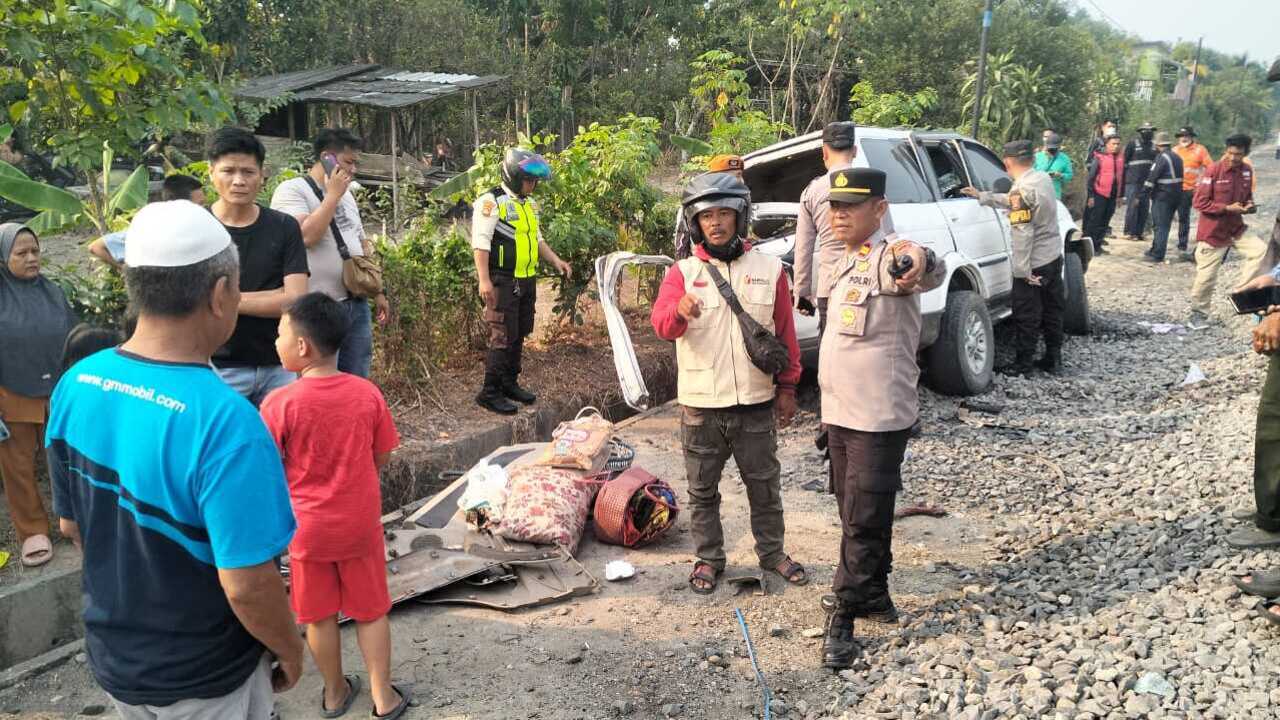 Teridentifikasi, Ini Identitas 4 Korban Tewas Kecelakaan Panther Tertabrak Kereta Api di Prabumulih