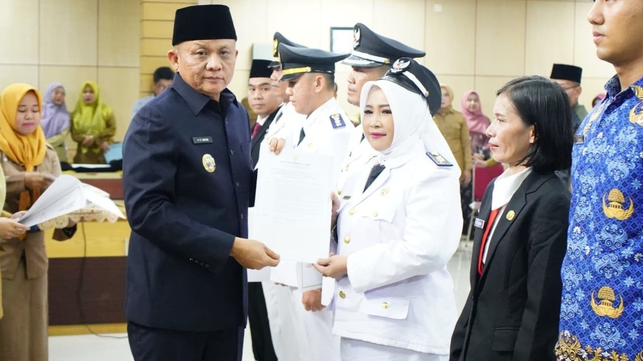 61 Pejabat di Lingkungan Pemkab OKU Timur Dilantik, 10 Diantaranya Eselon II  ‎
