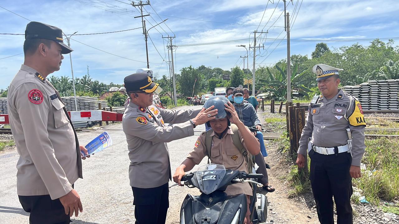 Sapa Pengguna Jalan di Perlintasan KA 
