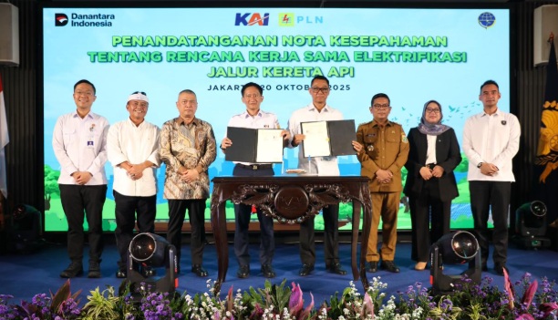 Kolaborasi PLN - KAI, Siap Elektrifikasi Jalur Kereta Indonesia