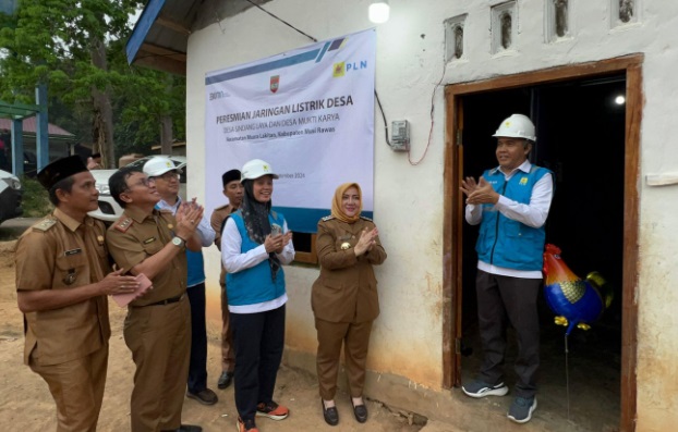 PLN Dorong Peningkatan Kualitas Hidup Masyarakat, Bersama Pemkab Musi Rawas Resmikan Jaringan Listrik di Desa 