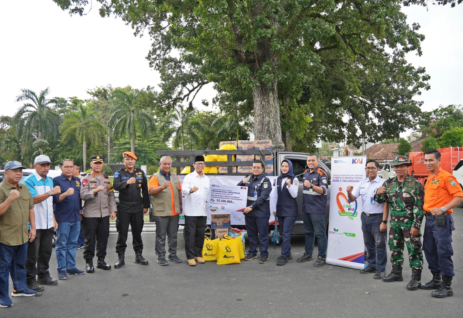 KAI Berikan Bantuan Selimut dan Sembako Untuk Korban Banjir di OKU