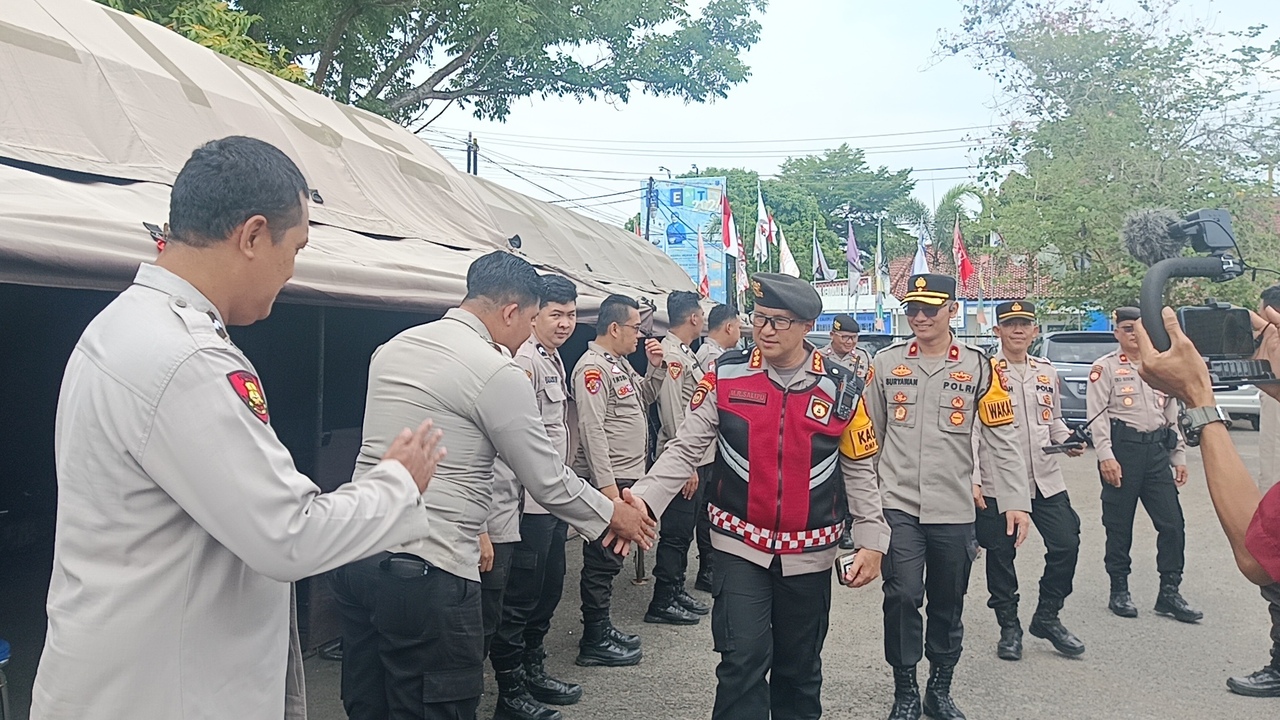 Jelang Pencoblosan: Dir Samapta Polda Sumsel Cek Tingkat Keamanan di KPU OKI!