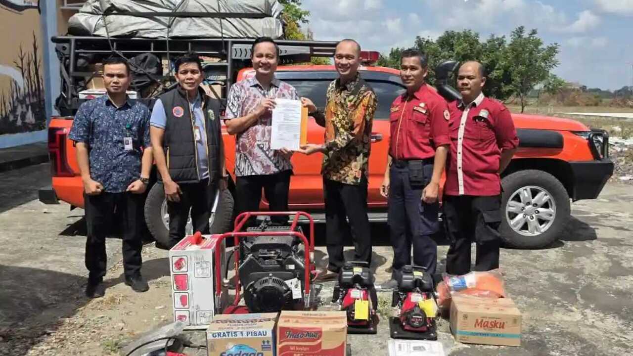 OKU Terima Bantuan Peralatan Karhutla di Tengah Peningkatan Titik Panas
