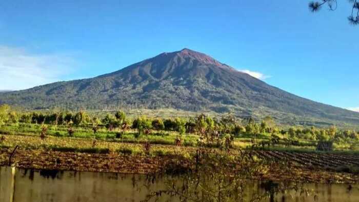 Keindahan Alam Danau Gunung Tujuh di Jambi yang Memukau