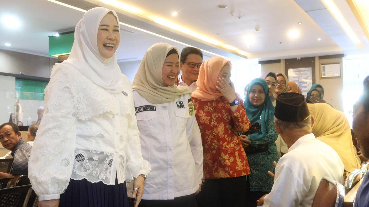 Ketua TP PKK Feby Deru Tinjau Layanan Kesehatan Gratis Meriahkan HUT Ke-79 Pemprov Sumsel