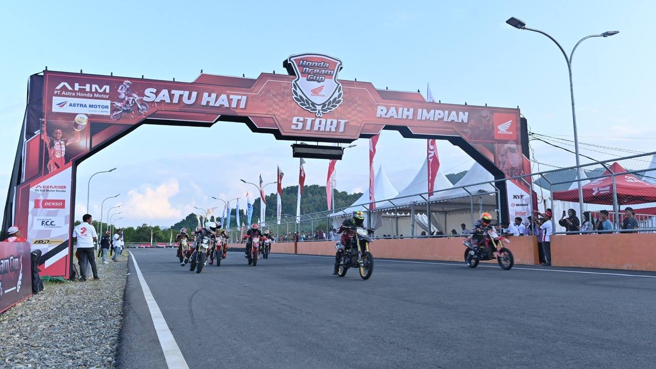 Ajak Pecinta Balap Melesat di Sirkuit, Honda Dream Cup Buka Kelas Baru Vario 160