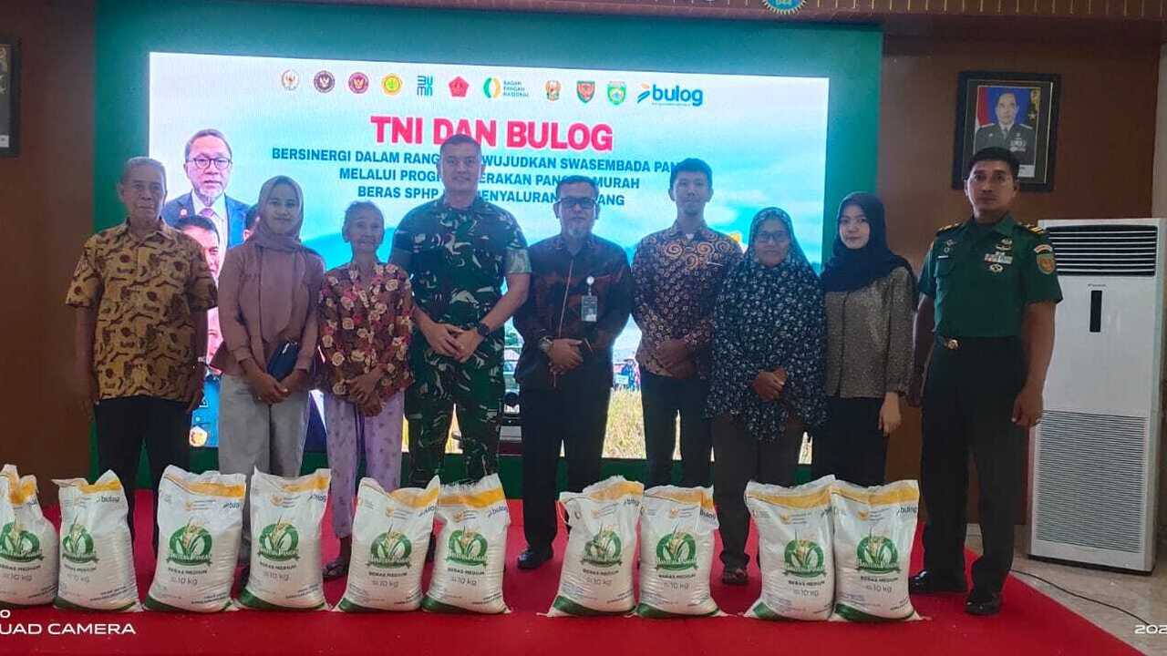 Bulog OKU Salurkan 468 Ton Beras Bantuan Pangan