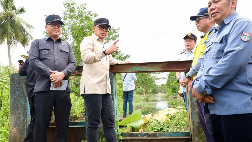 Tinjau Irigasi di Banyuasin, Wamendagri Bima Arya Tegaskan Pentingnya Perbaikan Irigasi