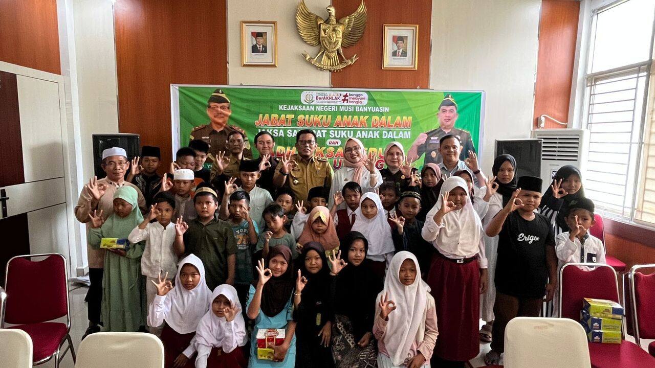 Kejaksaan Negeri Musi Banyuasin Laksanakan Giat “Jaksa Sahabat Suku Anak Dalam” di Bayung Lencir