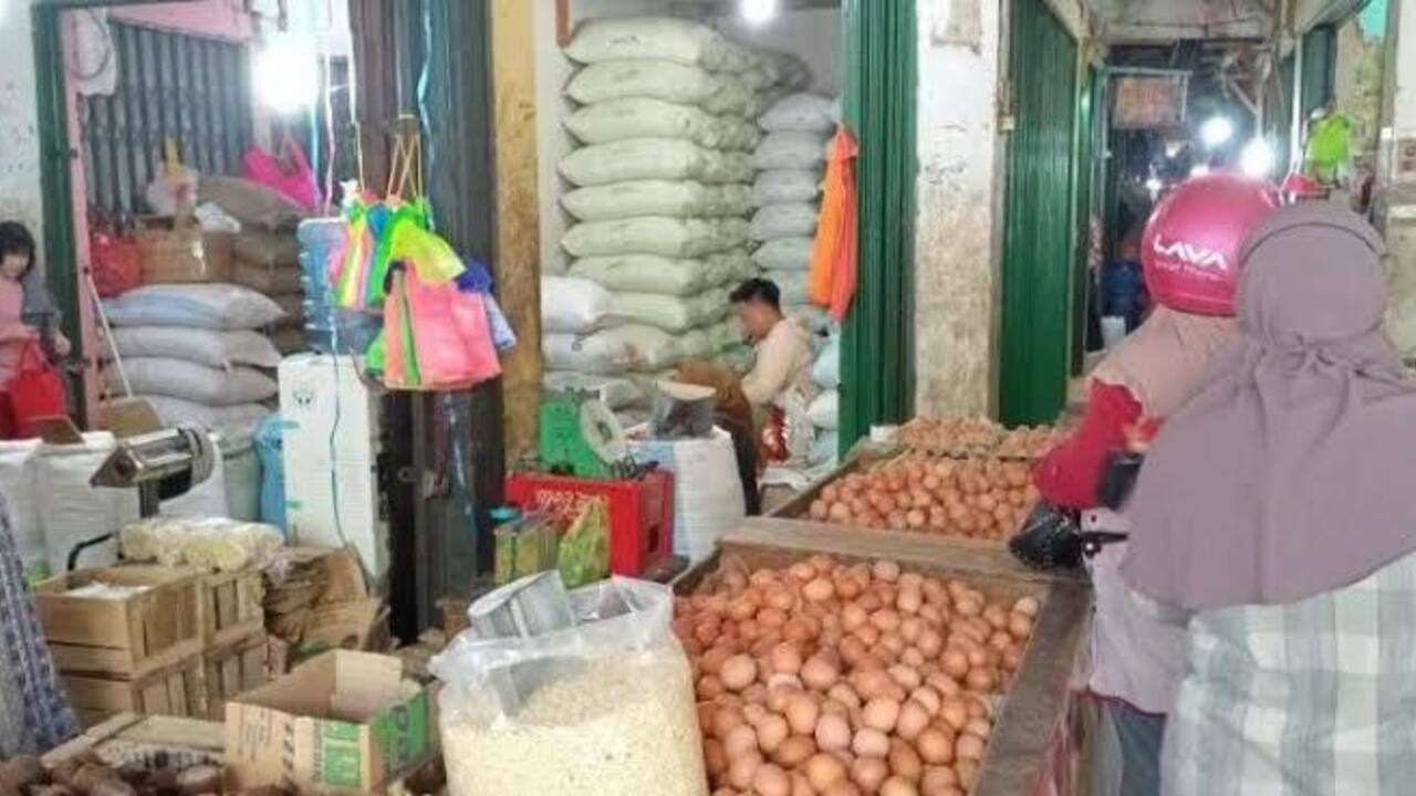 Harga Telur Ayam Ras di OKU Naik Rp2.000 Perkg