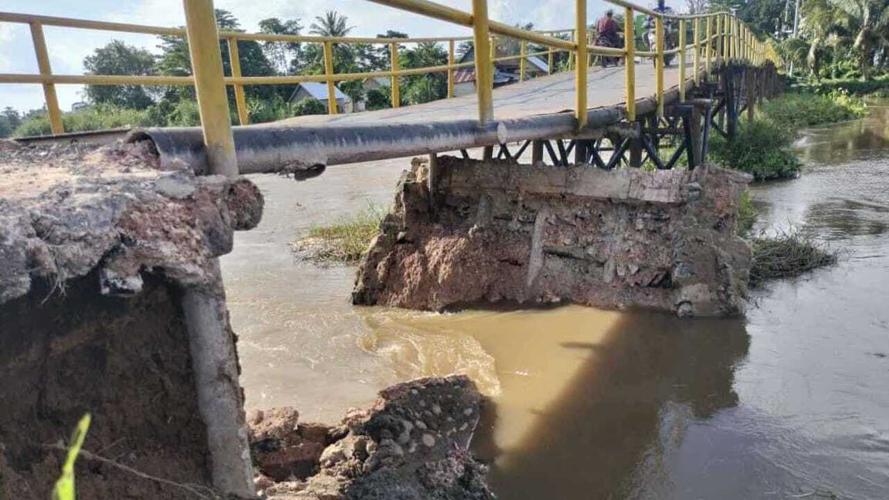 Jembatan Penghubung Dua Desa di Kecamatan Kandis Ogan Ilir Nyaris Amblas