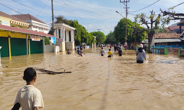 Diguyur Hujan 10 Jam, OKU Dikepung Banjir