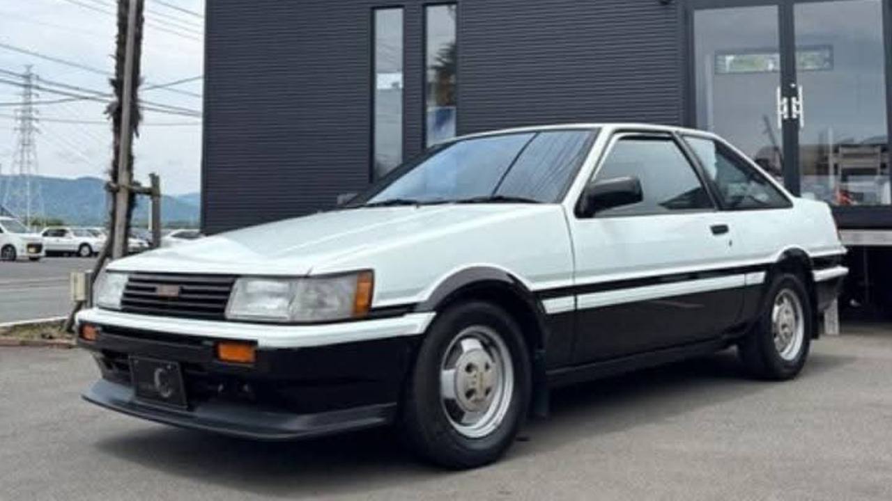 Toyota AE86 Levin 1984: Mobil JDM Klasik Favorit Drifter Dunia.
