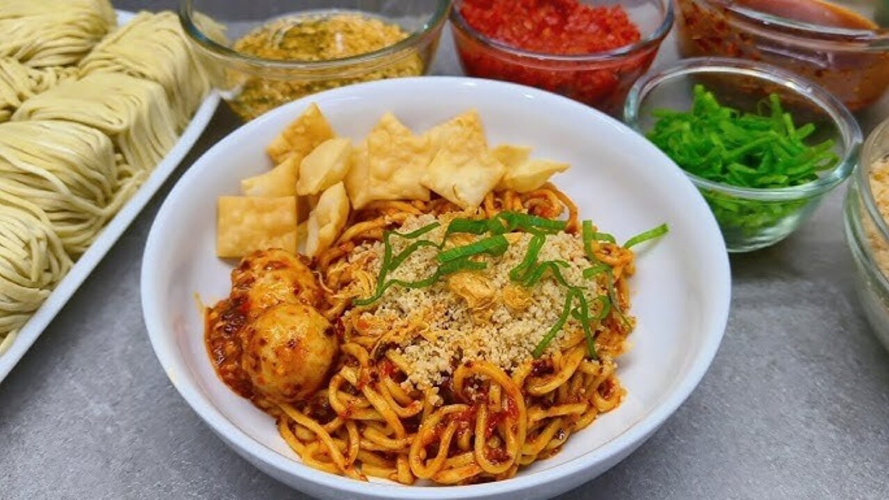 Mie Jebew, Dari Tren Kuliner Pinggir Jalan hingga Viral di Media Sosial