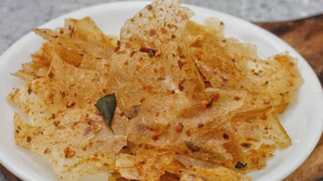Keripik Kaca : Camilan Pedas yang Viral dan Digemari Semua Kalangan