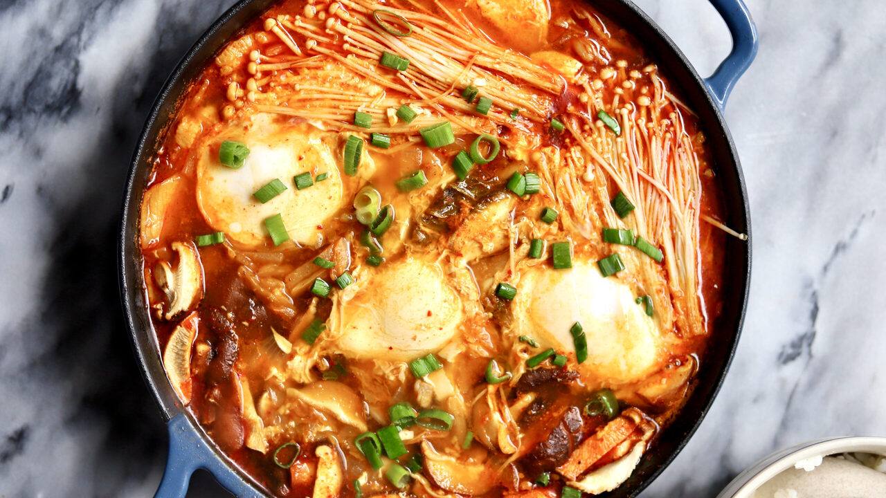 Sundubu Jjigae : Hidangan Korea Berkuah Pedas yang Menggugah Selera
