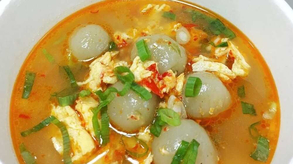 Cilok: Kuliner Jalanan Favorit dengan Sensasi Gurih dan Pedas