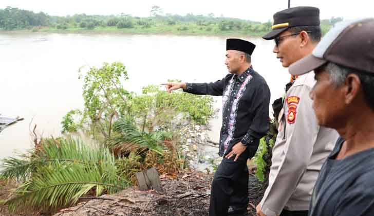 Prihatin, Kamar Mandi Nenek Siti Nurbaya Ambruk ke Sungai akibat Longsor 