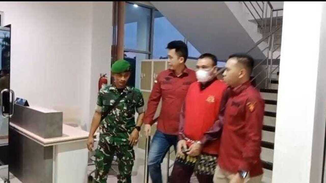 Kasus Mafia Tanah, Anggota DPRD Ogan Ilir Dijemput Paksa Kejari Saat Paripurna HUT ke-22