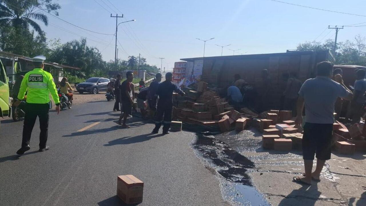 Rem Blong, Pasutri Tewas Tertimpa Truk