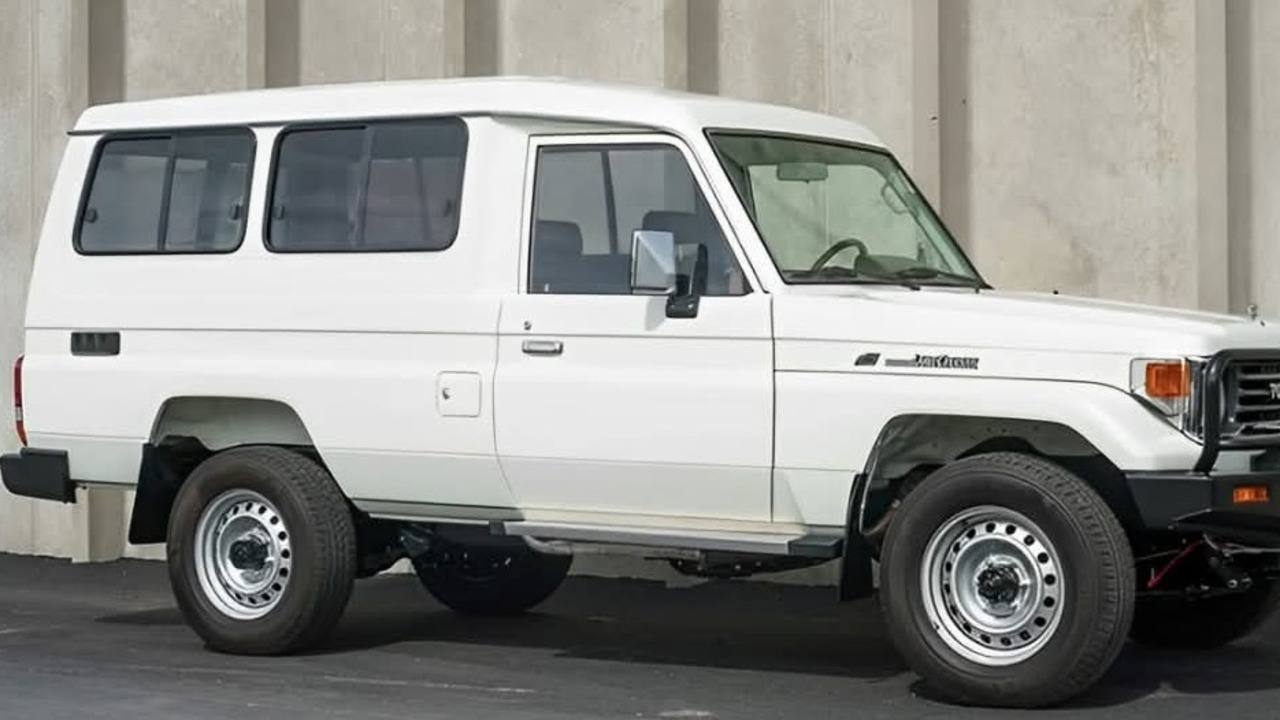 1993 Toyota Land Cruiser FZJ75 : Ikon Tangguh yang Tak Lekang oleh Waktu