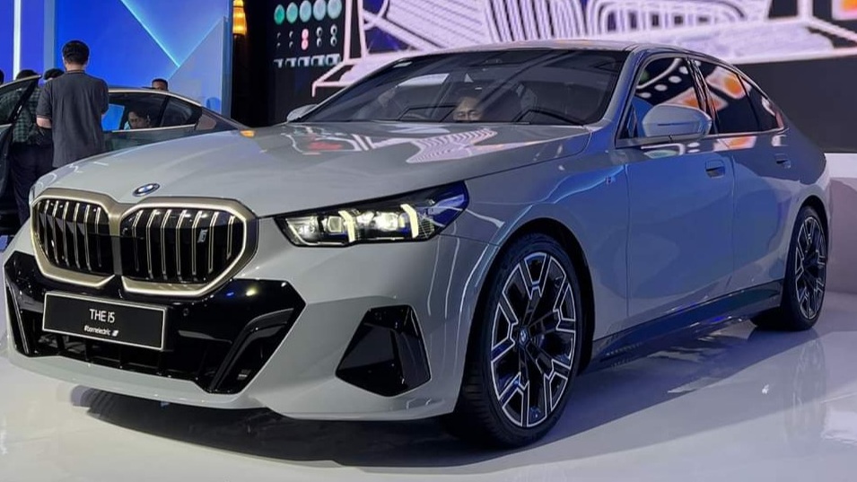 Sambut Kemewahan Elektrik dengan BMW i5: Performa Unggul, Desain Elegan