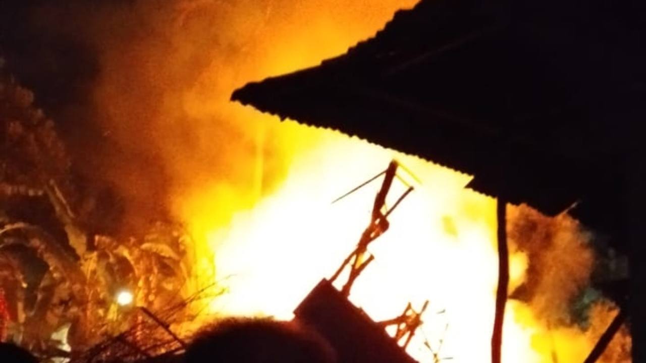 Rumah Kosong Ditinggal 4 Tahun Habis Dilalap Api